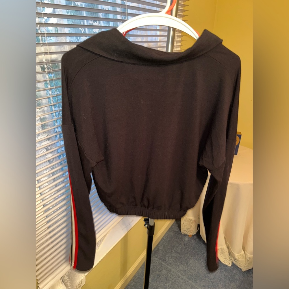 Large SWS Active Black & Red Striped Longsleeve Top - *NEVER WORN/TAGS ATTACHED* - Picture 2 of 3
